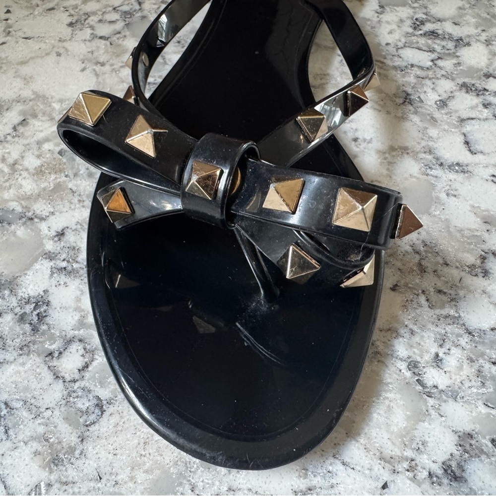 Valentino Garavani Rockstud Black and Gold Bow Sandals - Picture 7 of 11